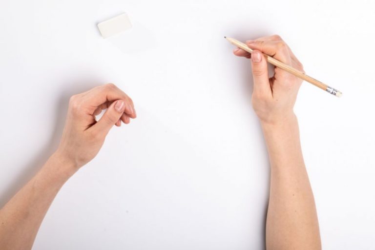 イラスト専門学校のメリットや選び方は？学費や入試についても解説。行ってよかったと思うために