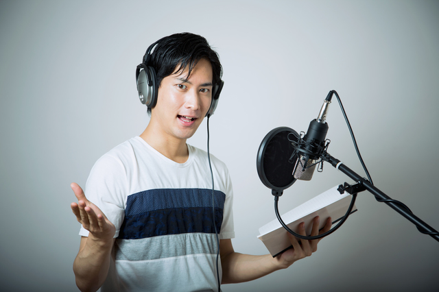 男性の声優